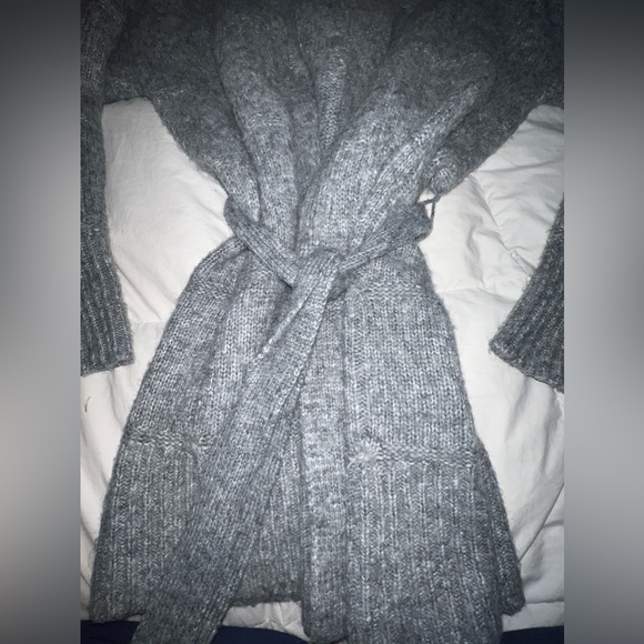 Grey cardigan knit and has ties - Picture 3 of 7